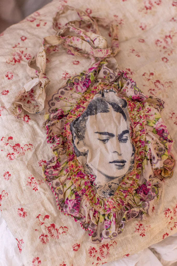 Frida Pensando En Ti Jabot